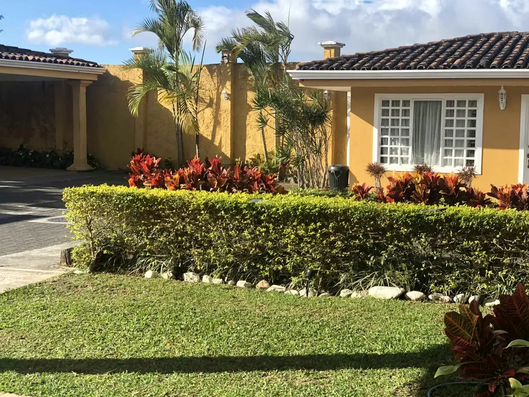 Living in a very safe place, full of peace and tranquility, close to everything, 450 meters from Plaza Lincoln, street without exit, near schools, schools, supermarkets, churches, ...
