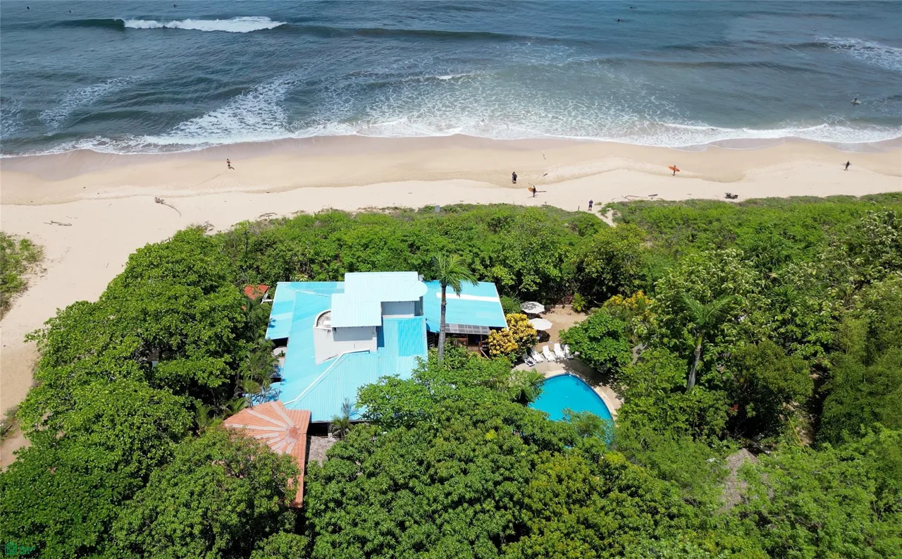 Hotel Las Tortugas - Legendary Beachfront Boutique Hotel