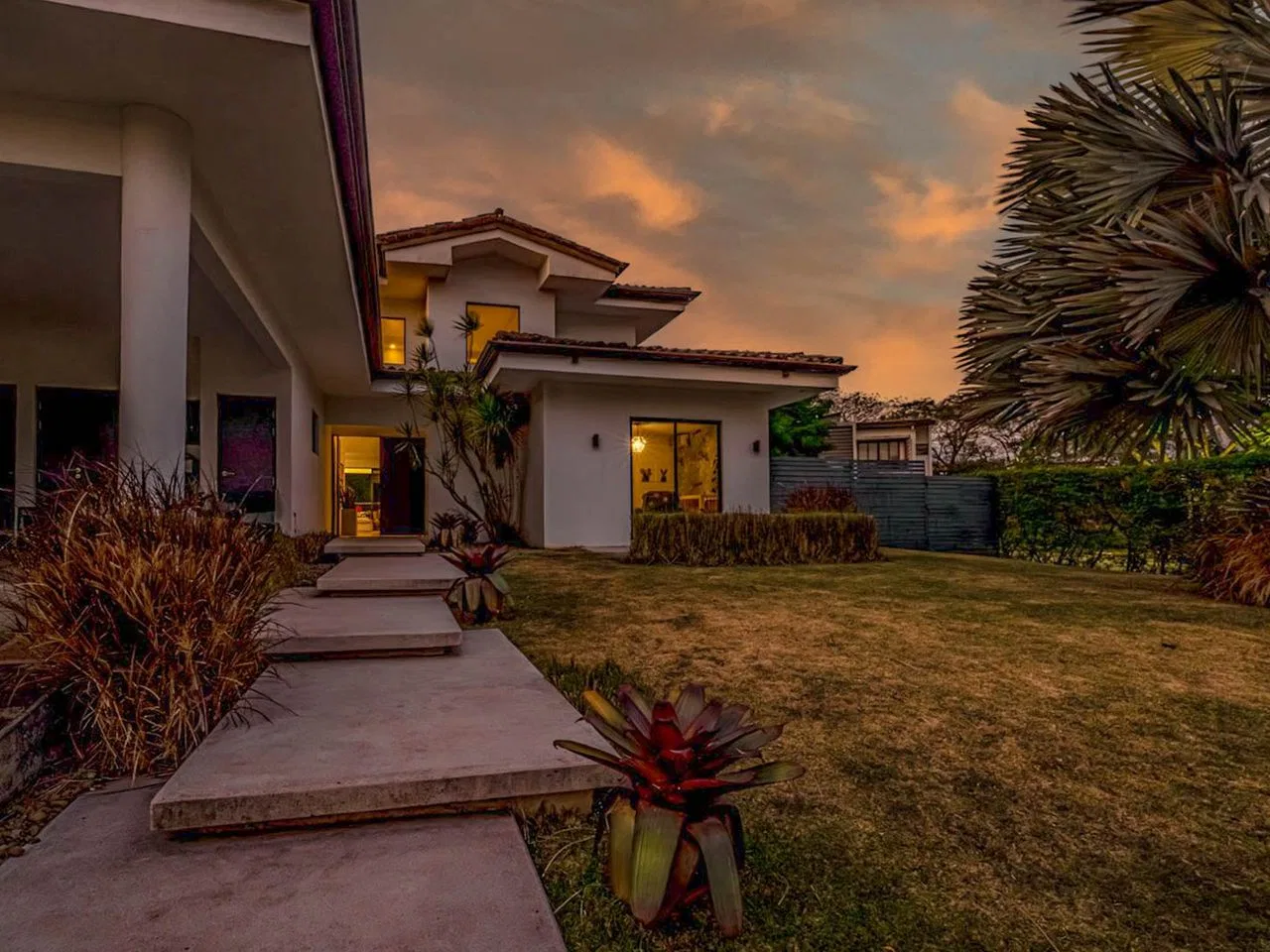 VENTA DE CASA EN VALLE DEL SOL*