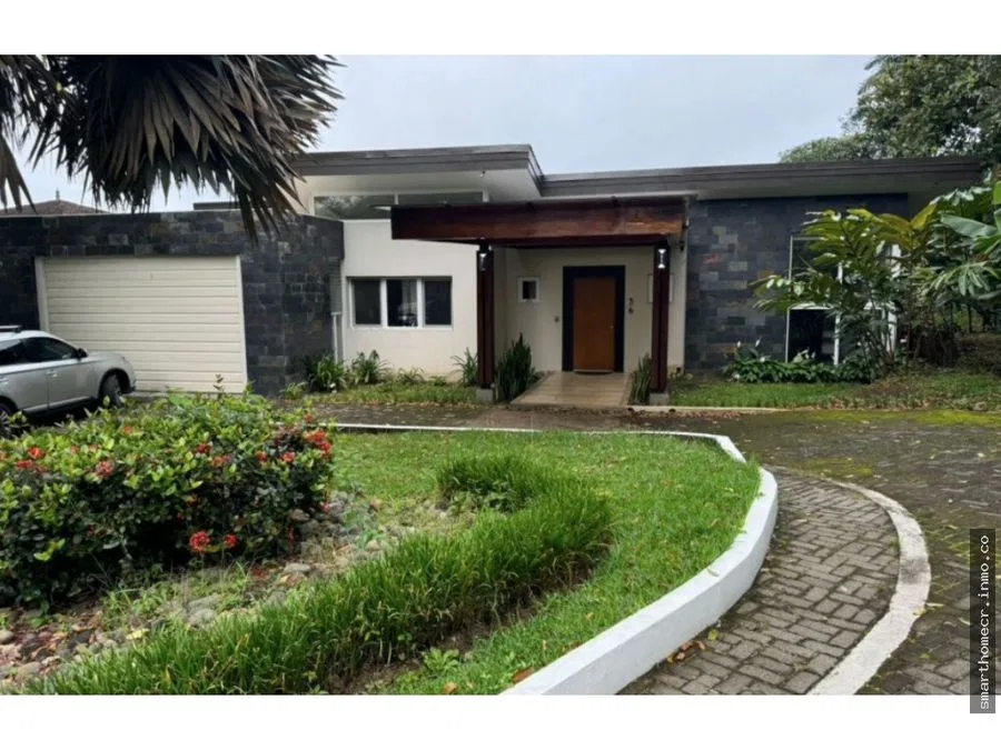 CASA EN VENTA / ALQUILER EN PRIVADO CONDOMINIO EN GUACHIPELÍN