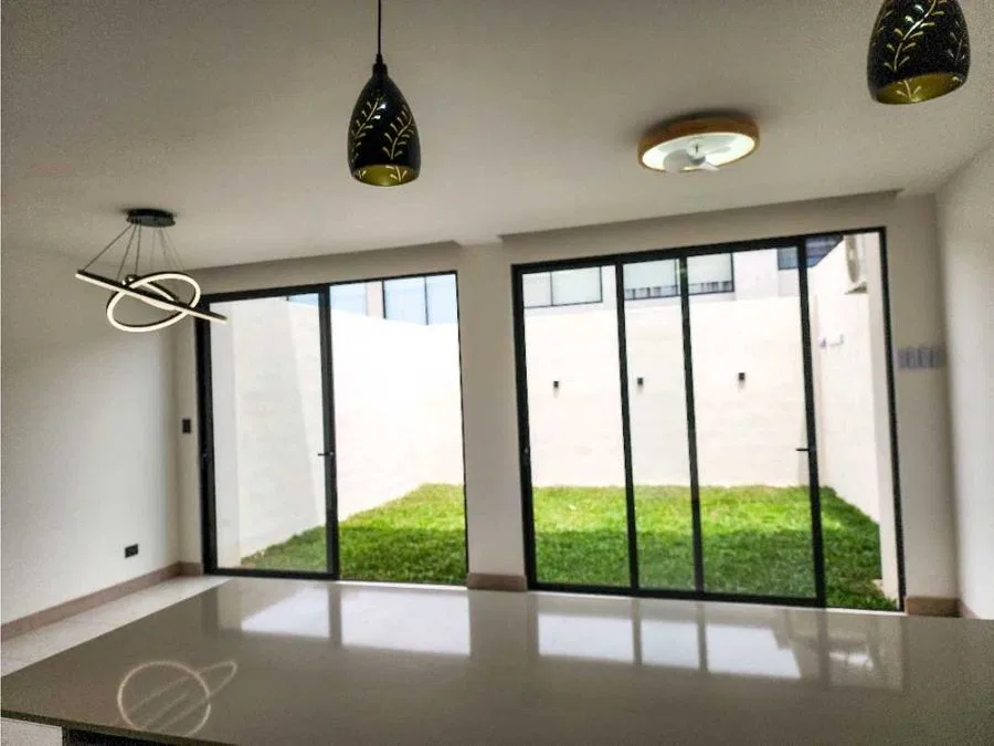 Casa Moderna a Estrenar en Lindora Village | 3 Habitaciones | $2,600