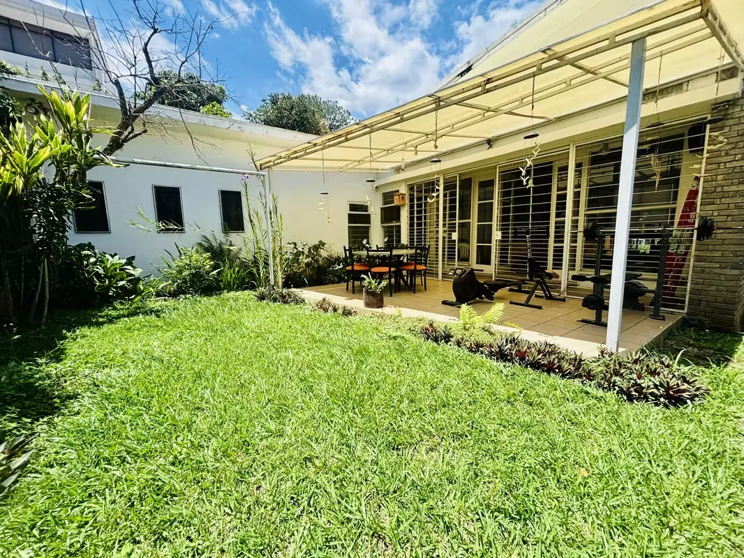 Esta hermosa casa cuenta con una inmejorable ubicación, cerca del Mall San Pedro, plazas, restaurantes, centros médicos, supermercados entre otros. De fácil acceso., photo 11