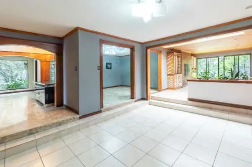 For sale, single-story home in Rohrmoser