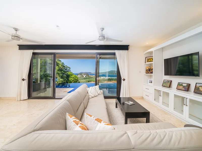5 Bed Single Family Homes For Sale in Playa Flamingo, photo 3