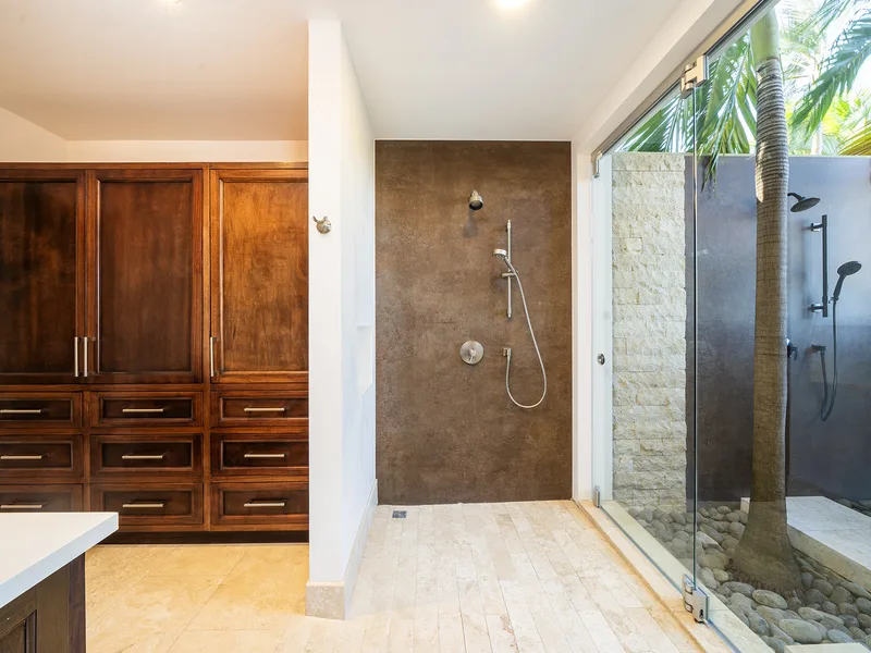 5 Bed Single Family Homes For Sale in Playa Flamingo, photo 9