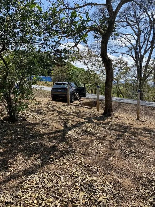 This lot is located in the Turrubares canton, has 1405 m² of property, more than 30 m of frontage on a public road, has water and electricity service, the road is in perfect condition, ..., photo 4