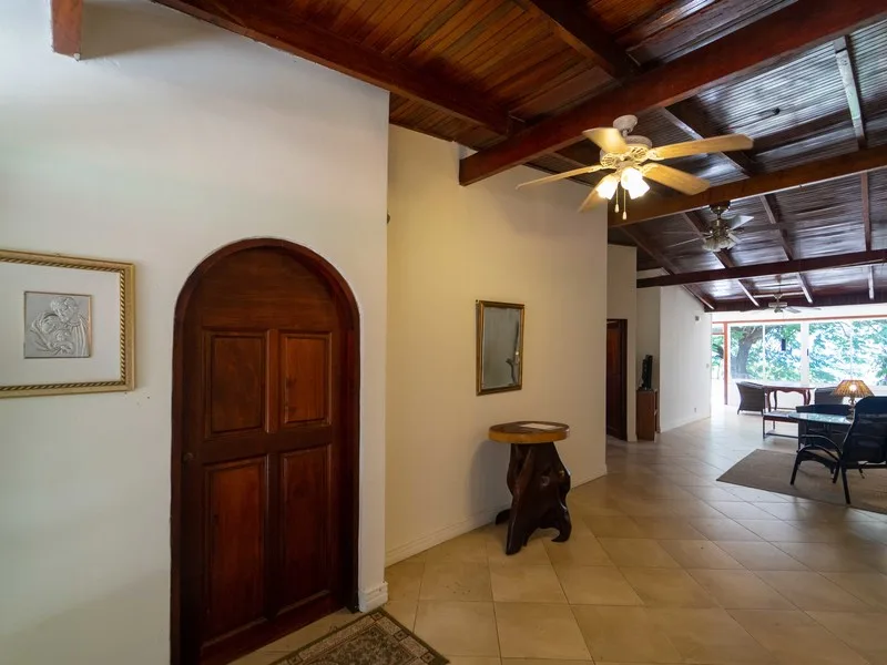 3 Bed Condo For Sale in Samara, photo 5