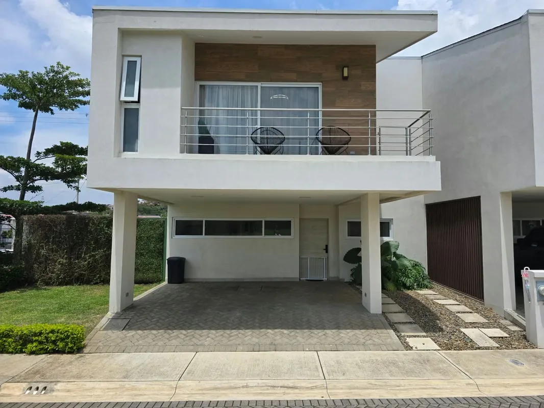 House for Sale in Francosta Condominium – Ulloa, Heredia