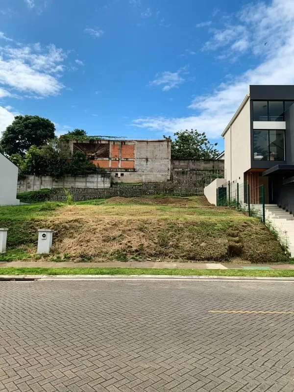 LATE SALE IN CURRIDABAT GRANADILLA CONDOMINIO RUSSIA, photo 3