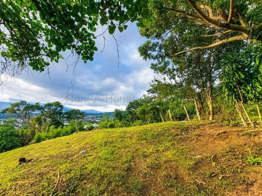 Se vende lote en San Antonio Escazú 27-144 - Alquiler / Renta en Escazú