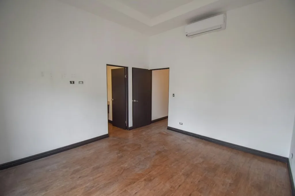 Una casa familiar funciona mejor cuando los espacios para compartir y los espacios para desconectarse no tienen que competir entre sí., photo 6