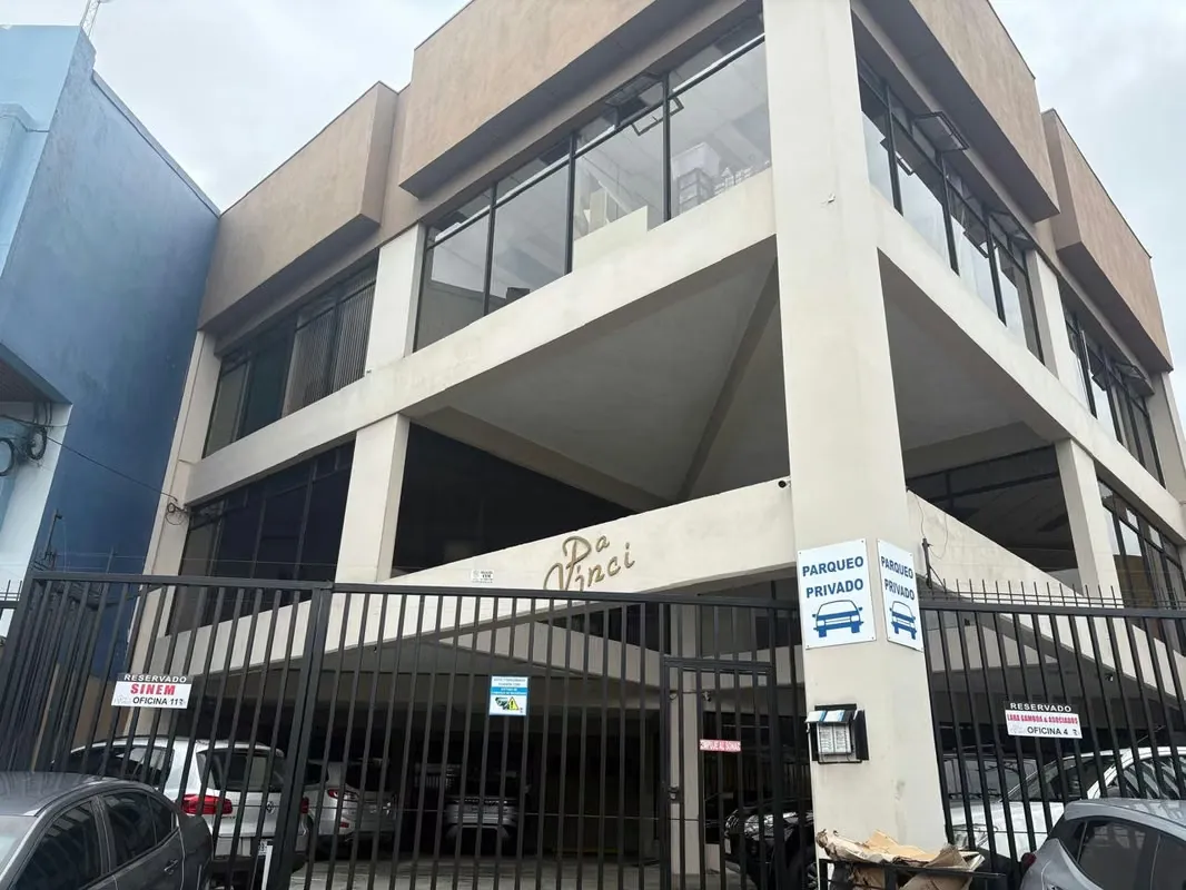 Oportunidad de adquirir una oficina en una excelente ubicación! Se pone en alquiler una oficina en San Pedro de Montes de Oca, perfecta para tu negocio o proyecto profesional. Tiene ...