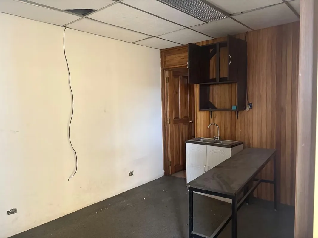 Oportunidad de adquirir una oficina en una excelente ubicación! Se pone en alquiler una oficina en San Pedro de Montes de Oca, perfecta para tu negocio o proyecto profesional. Tiene ..., photo 2
