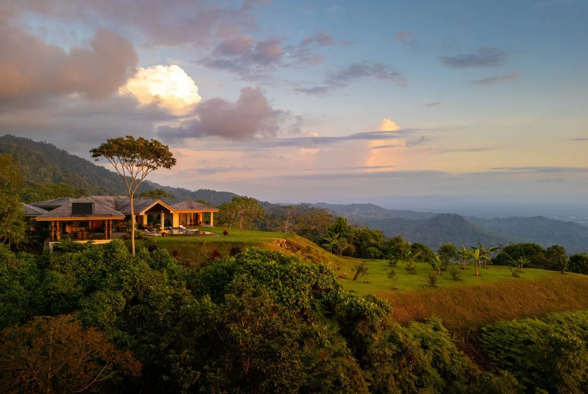 SUEÑO DEL PACIFICO – A LUXURIOUS MOUNTAIN-TOP SANCTUARY WITH UNRIVALED VIEWS – 6 ACRES, photo 2