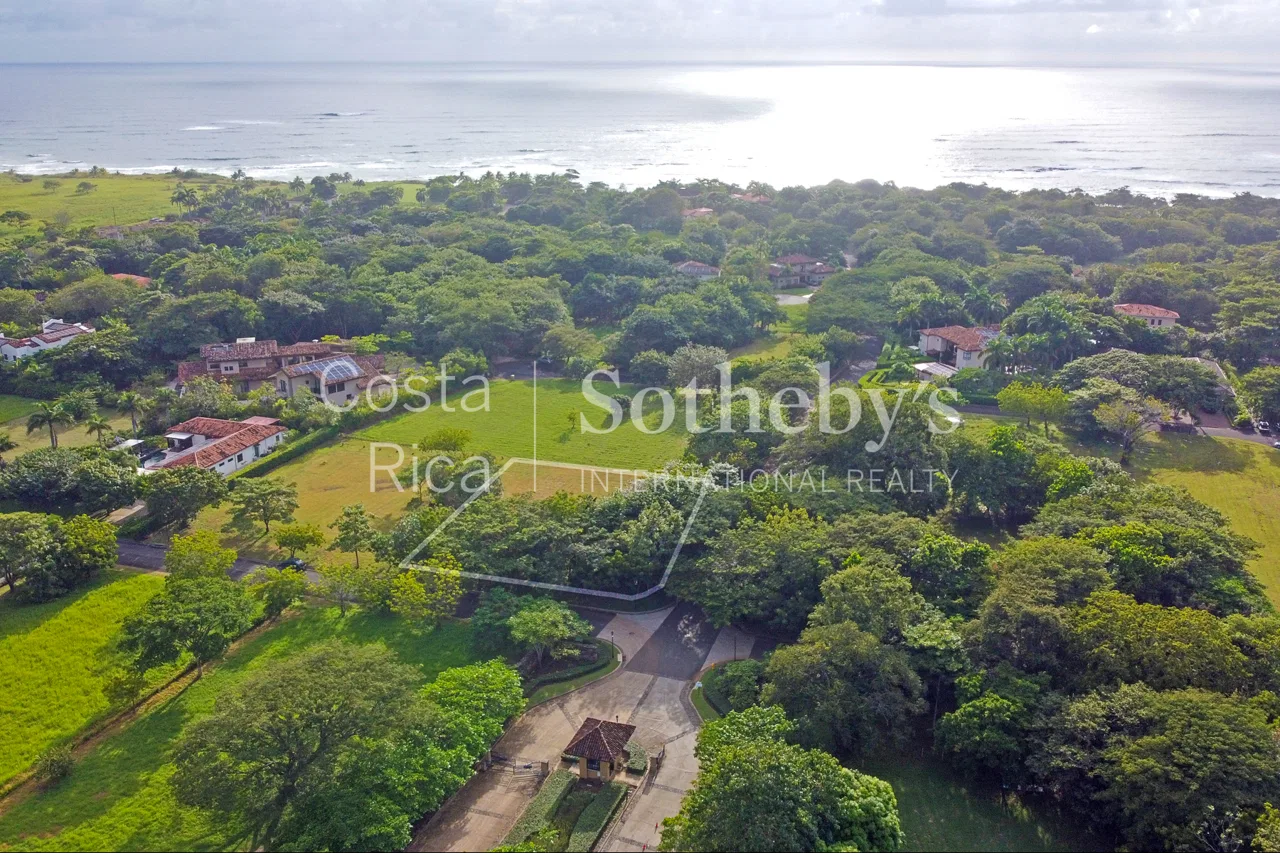 Lot For Sale in Las Golondrinas in Hacienda Pinilla, photo 2