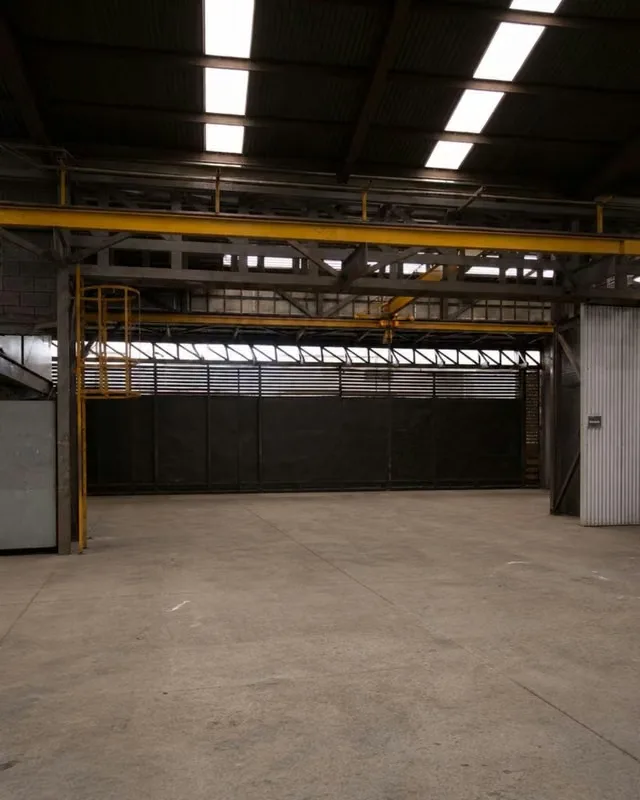 1. Area de la bodega 795 metros con mezzanine.