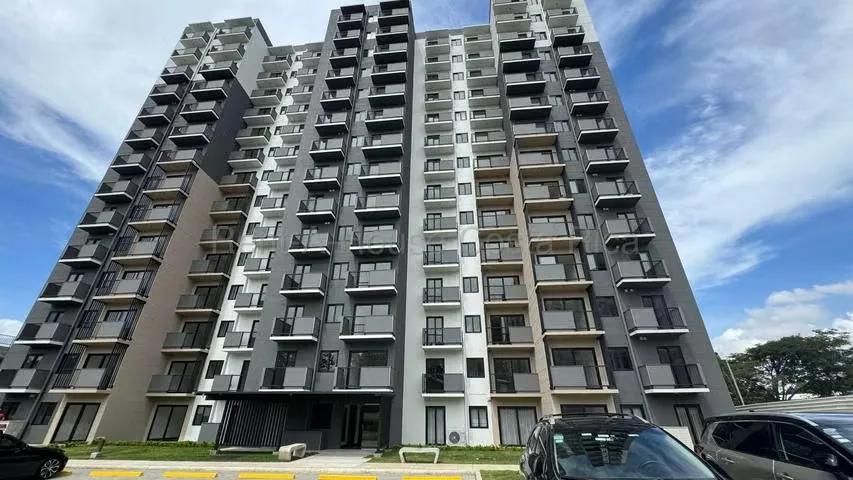 RAH 27-818 Moderno apartamento a estrenar con excelente iluminacion y ventilacion, con linea blanca, shades en sala con filtro solar, black out en habitaciones, puertas de duchas, 1 ...