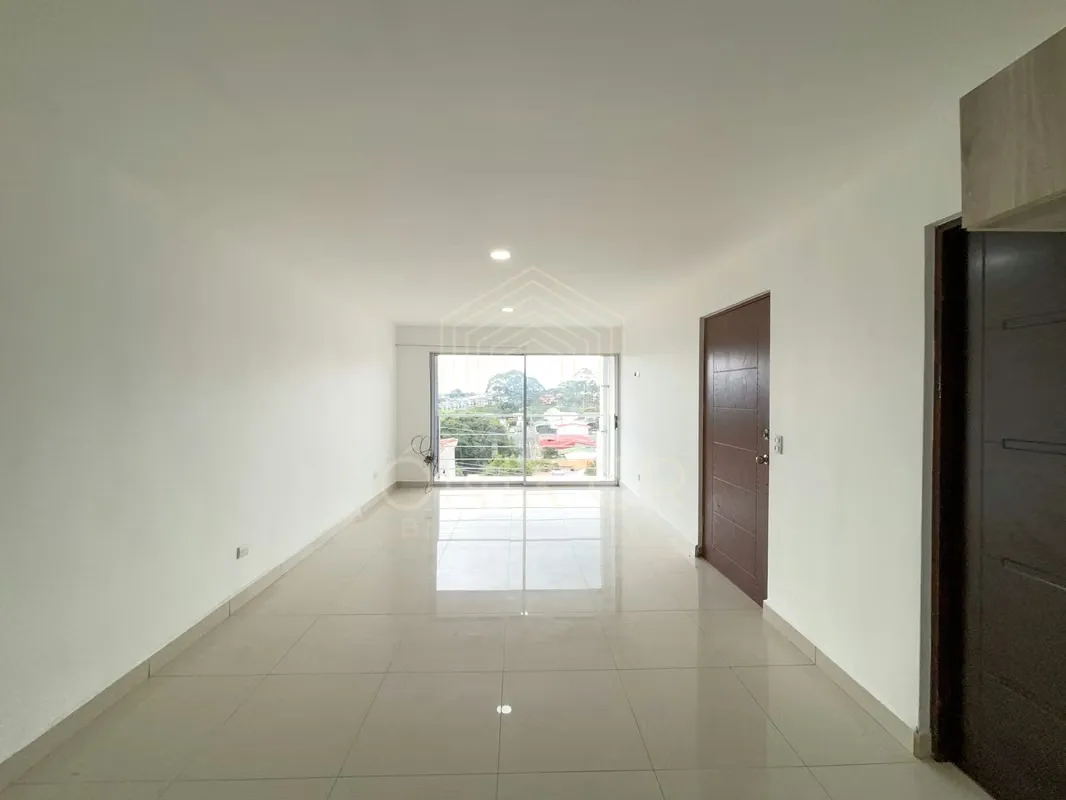 HERMOSO APARTAMENTO DISPONIBLE EN CURRIDABAT CON BALCÓN