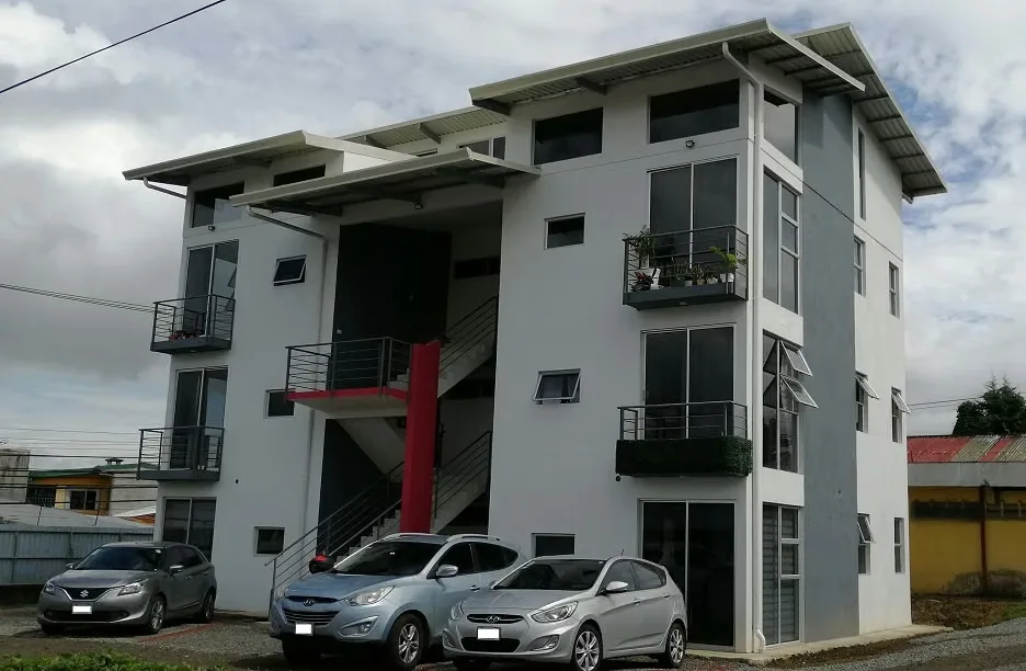 Apartamento moderno en edificio de tres niveles, ubicado en San Rafael de Montes de Oca por el Parque del Este, ideal para una persona o pareja.