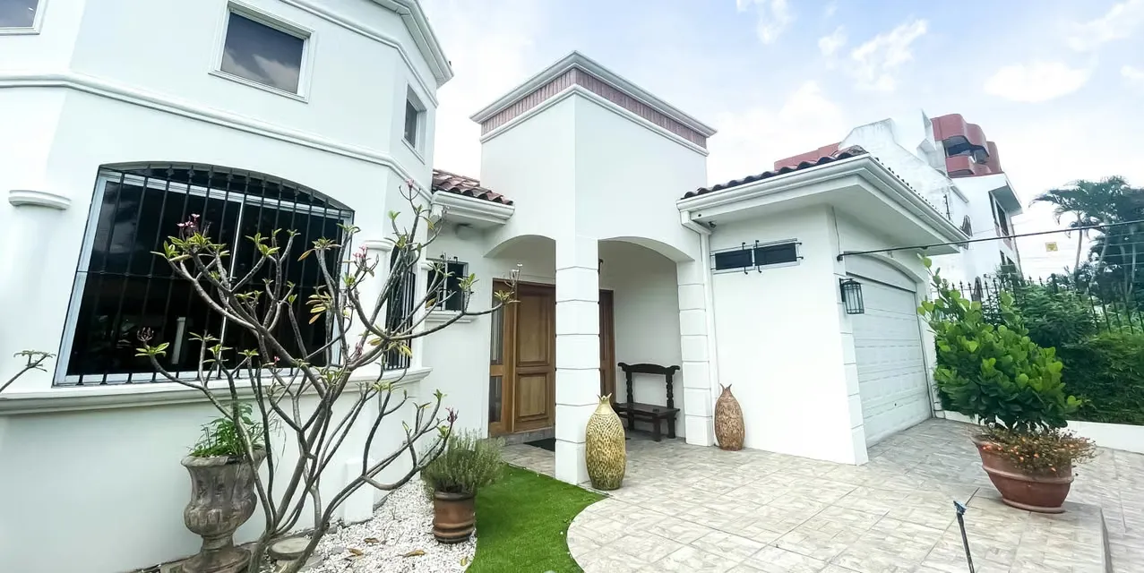 Home 3BR in Escazu Trejos Montealegre - Garden Views - Near Avenida, photo 3