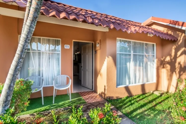Newly Remodeled Beach Condo | Prime Rental Investment, photo 2