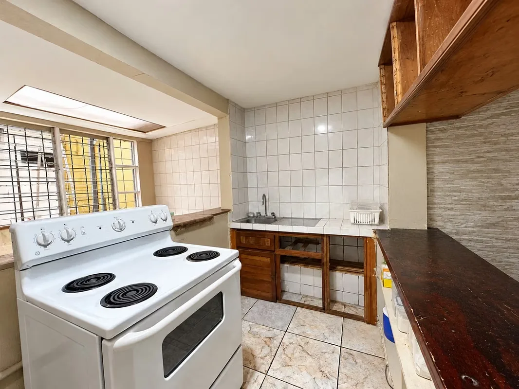 Single-story home with a spacious attic, located in La Pacífica, San Francisco de Dos Ríos, in a residential area with excellent access to shops, services, and recreational ..., photo 6