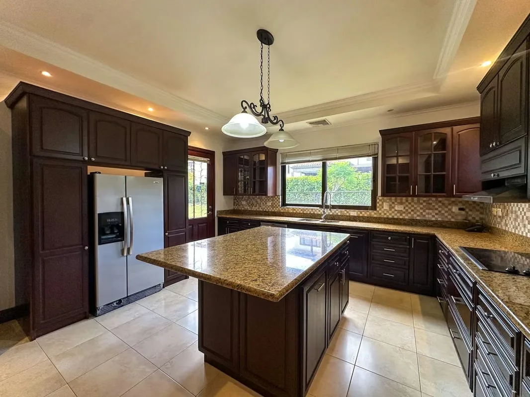 Esta hermosa casa en Hacienda del Sol ofrece un estilo de vida exclusivo en una de las comunidades residenciales más reconocidas de la zona oeste., photo 4
