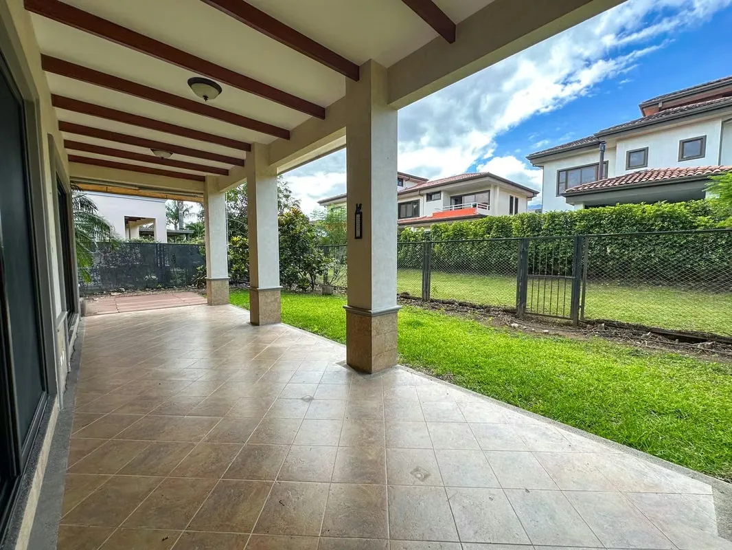 Esta hermosa casa en Hacienda del Sol ofrece un estilo de vida exclusivo en una de las comunidades residenciales más reconocidas de la zona oeste., photo 5