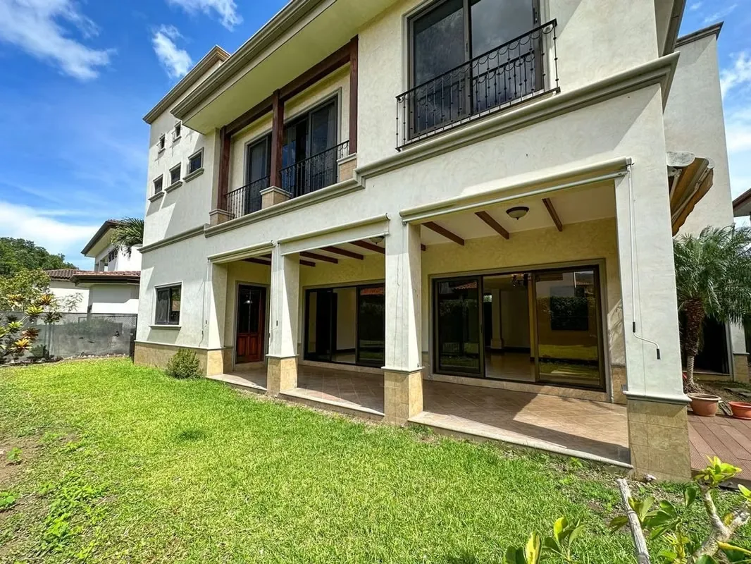 Esta hermosa casa en Hacienda del Sol ofrece un estilo de vida exclusivo en una de las comunidades residenciales más reconocidas de la zona oeste., photo 6