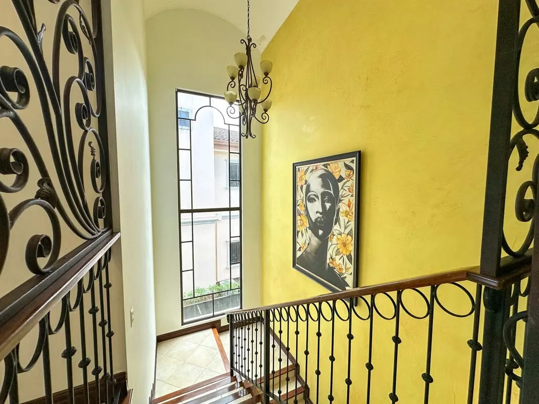 Esta hermosa casa en Hacienda del Sol ofrece un estilo de vida exclusivo en una de las comunidades residenciales más reconocidas de la zona oeste., photo 8