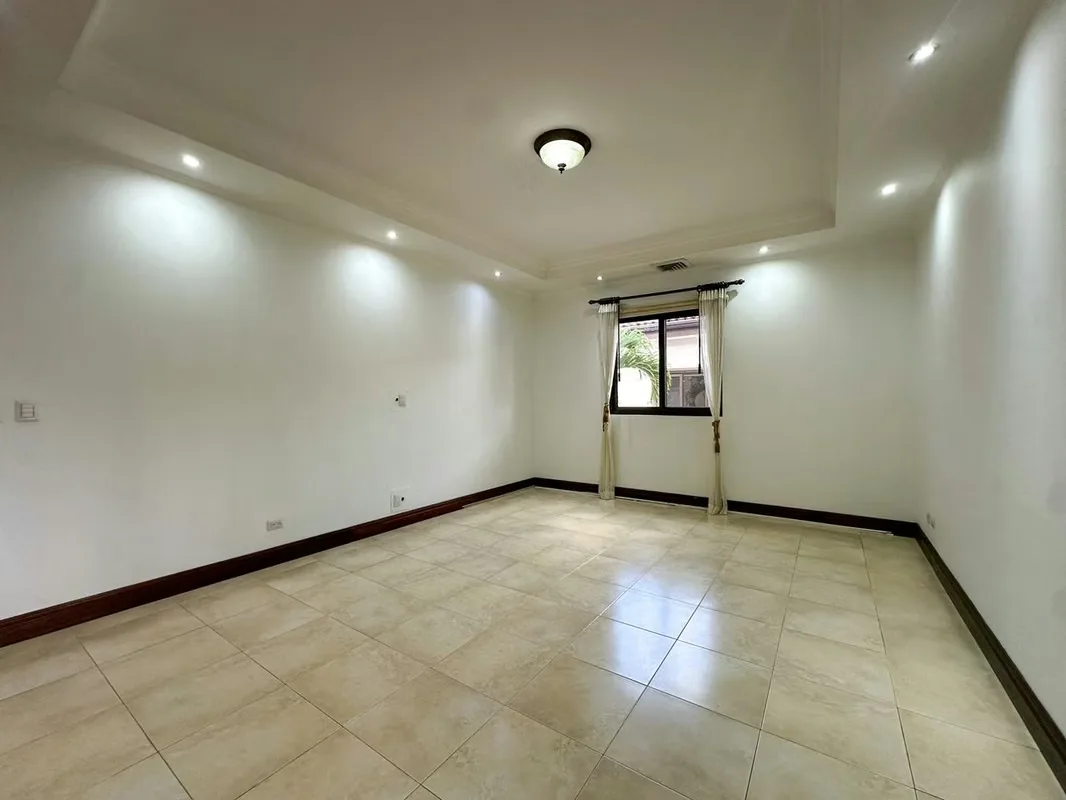 Esta hermosa casa en Hacienda del Sol ofrece un estilo de vida exclusivo en una de las comunidades residenciales más reconocidas de la zona oeste., photo 9