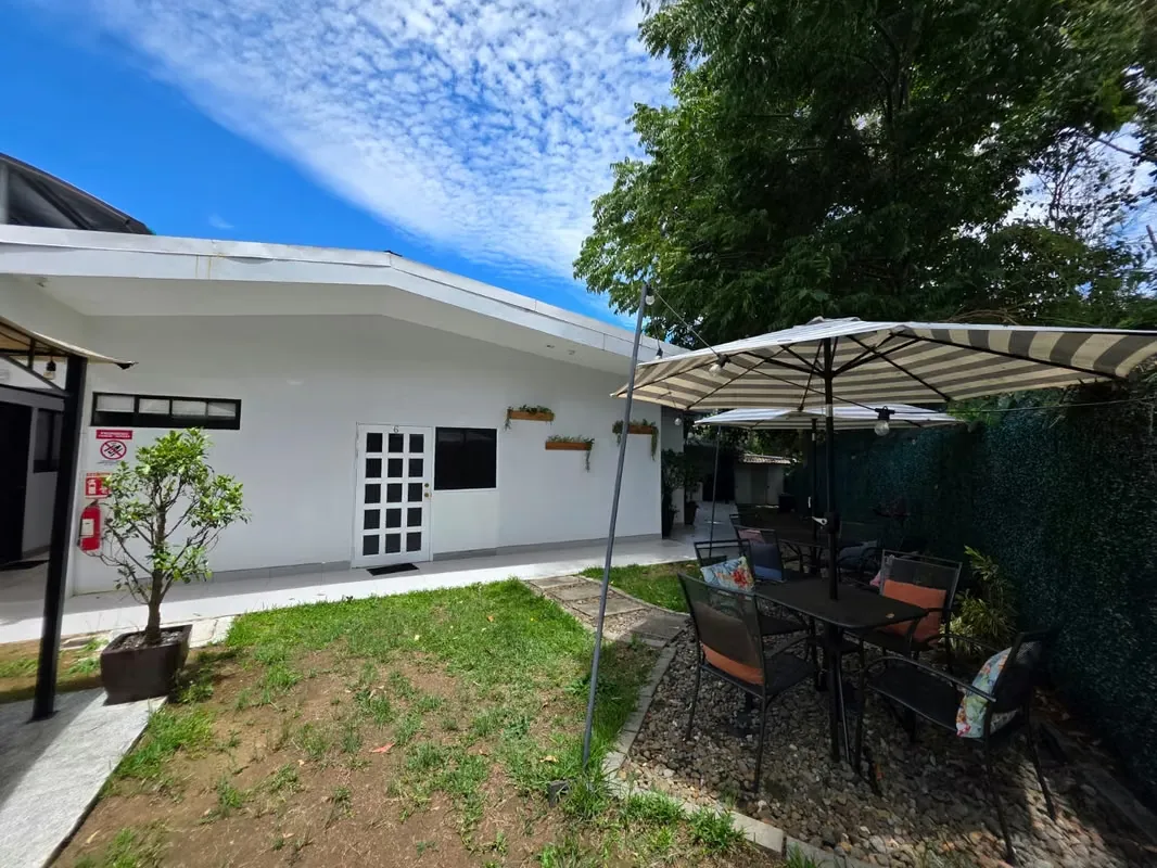 Alquiler de apartamento full amueblado con servicios. Sabanilla, photo 2