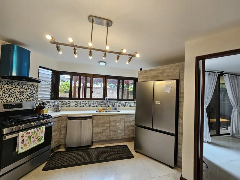 6 Bed Single Family Homes For Sale in Santa Ana, photo 11