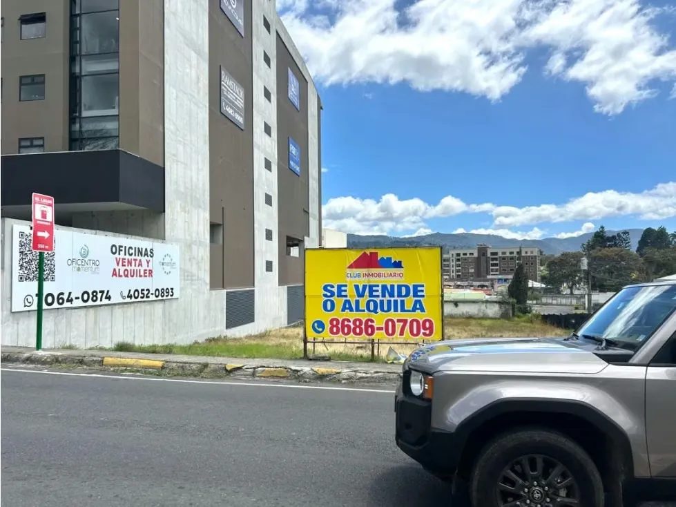 Alquilo excelente lote de terreno, ubicado en Pinares, Curridabat, con una inmejorable ubicación.