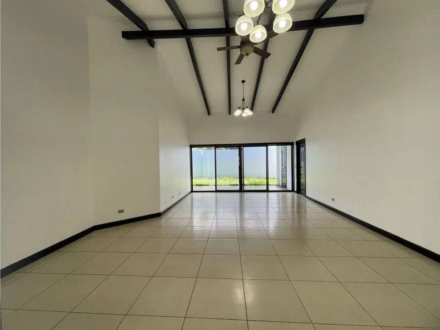Casa de un nivel en venta con excelente ubicación para Inversión