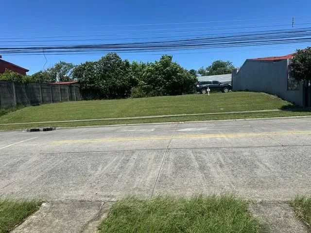 Excelente oportunidad de inversión en una de las zonas con mayor crecimiento y plusvalía de Heredia. Este lote cuenta con uso de suelo aprobado para desarrollo residencial o ...