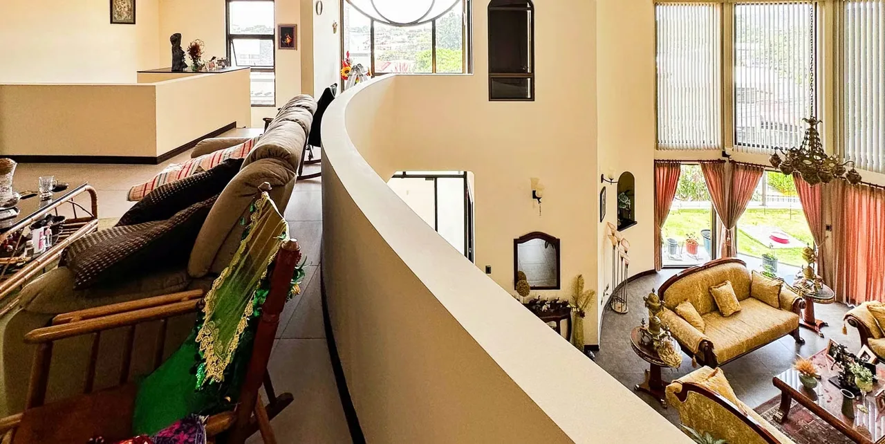 Discover this exclusive three-story detached residence, designed by an architect to offer exceptional space, elegance, and functionality. Located in one of the most prestigious and ..., photo 12
