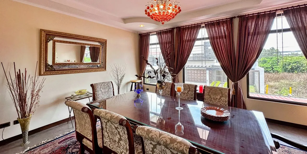 Discover this exclusive three-story detached residence, designed by an architect to offer exceptional space, elegance, and functionality. Located in one of the most prestigious and ..., photo 6