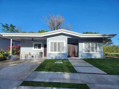 Casas de 3 dormitorios en la urbanización cerrada Colinas de Golf