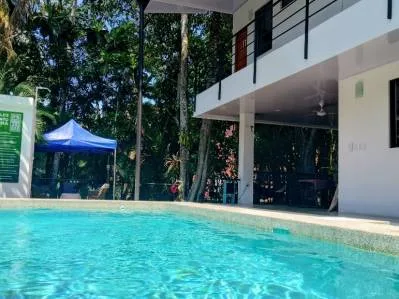 Hostal Casa Jungla: Oportunidad de Inversión en Jaco en Venta