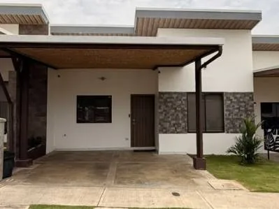 Oportunidad de Inversión en Herradura : Casa de 3 Habitaciones en Condominio Arenas