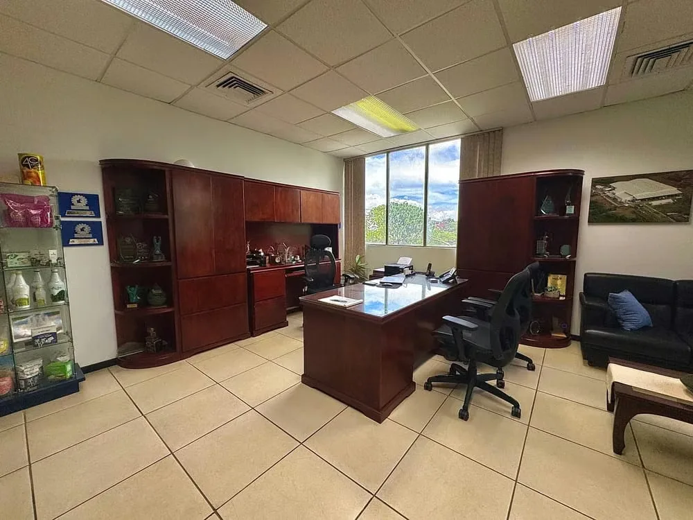 3-story building for sale in Goicoechea., photo 2