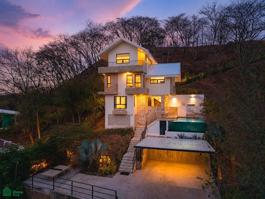 Casa Agave Azul | Contemporary 4-Bedroom Home with Attached Guest Suite in Playa Potrero