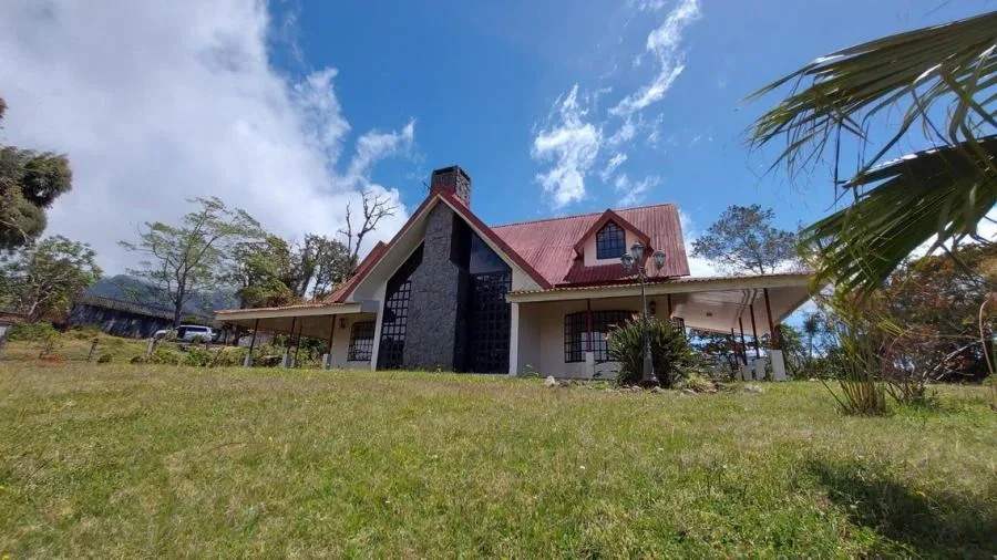 Excelente oportunidad de vivir en un amplio espacio paradisiaco RAH 23-298 - Venta en Goicoechea