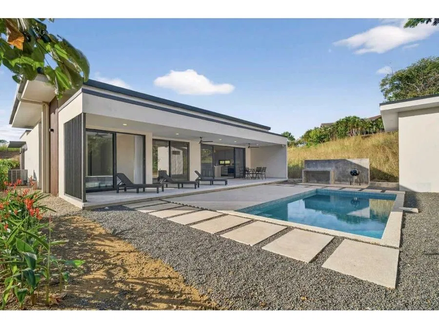 Surfside living - New 3BR villa with pool, near Marbella Beach
