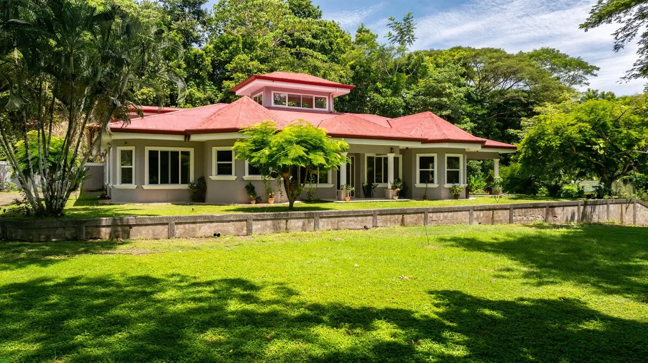 Villa Xihu, 600 metros izquierdo de la casa guardi,, Puntarenas 60901