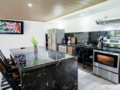 Edificio de 12 Apartamentos o Apart Hotel en Playa Negra Puerto Viejo, Inversión Rentable !, photo 5