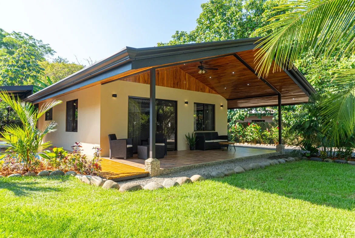 PROPERTY WITH TWO BEDROOM NEAR TO THE SHOPS, IN BAHIA BALLENA – 0.12 ACRES, photo 2