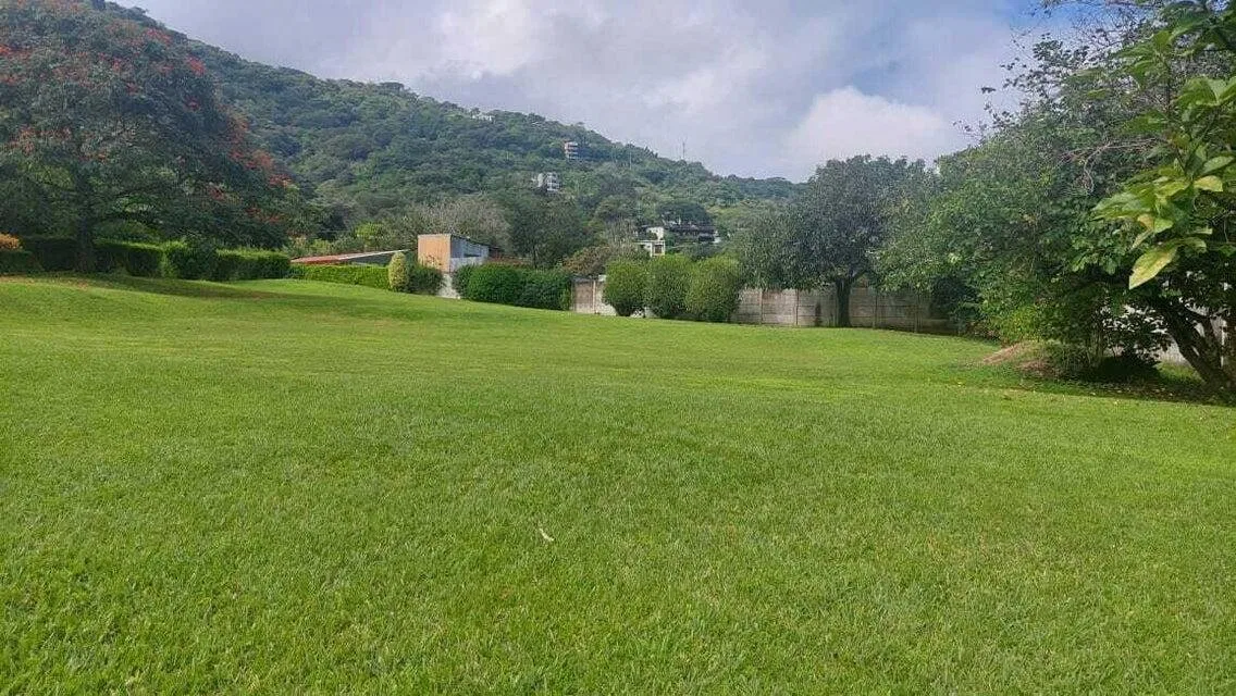 LOTE EN VENTA EN PIEDADES SANTA ANA - Venta en Santa Ana