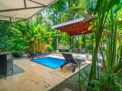 Casita moderna tropical en media hectárea / Piscina de agua salada / Potencial de ampliación, photo 3